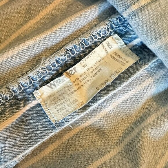 Vintage Wrangler Striped Light Blue Denim Shorts With Pleated Front & Button Clo - Picture 9 of 13